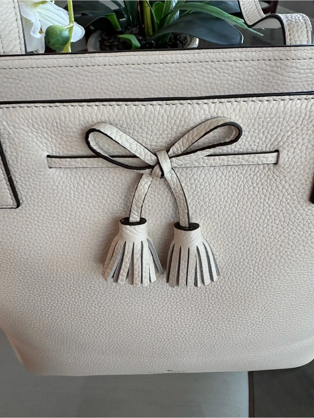 🤍🤍KATE SPADE HAYES PEBBLED LEATHER PARCHMENT ZIP TOP TOTE BAG!🤍🤍